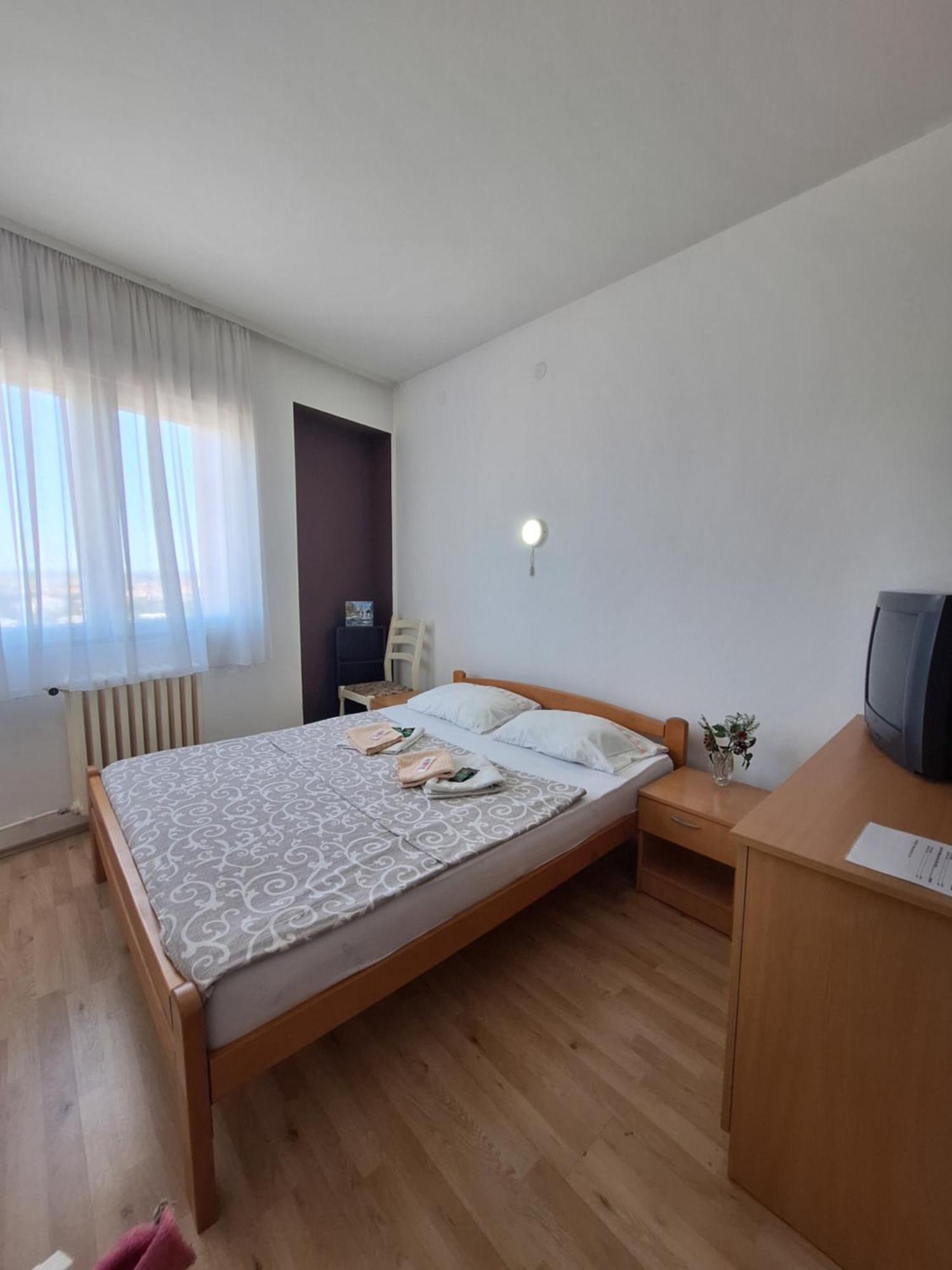 Hotel Konaciste Trstenik Eksteriør billede